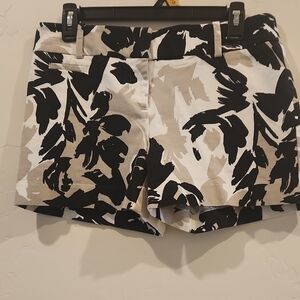 LOFT Women's Black and Tan Floral Shorts